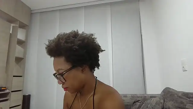 Snapshot of megan-hotxx chatting on July 11, 4:15 am megan-hotxx online show from July 11, 4:15 am
