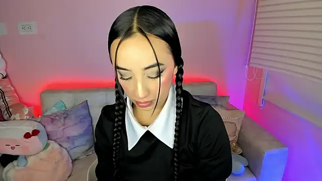 tinysara online show from April 26, 4:26 pm