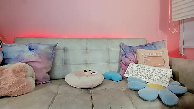 tinysara online show from May 2, 4:34 pm