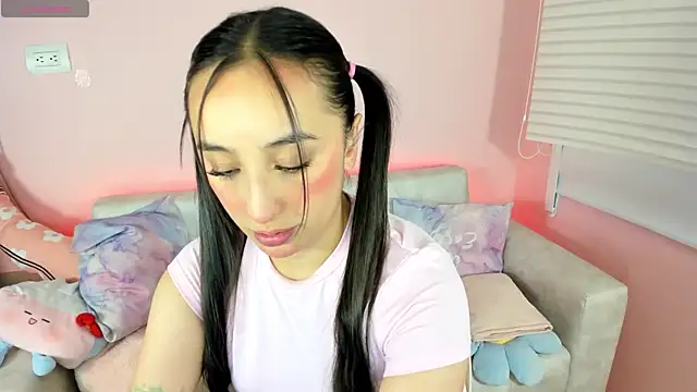 Snapshot of tinysara chatting on June 21, 4:20 pm tinysara online show from June 21, 4:20 pm