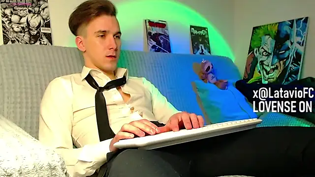 Snapshot of Midnighter_ chatting on May 27, 1:57 am Midnighter online show from May 27, 1:57 am