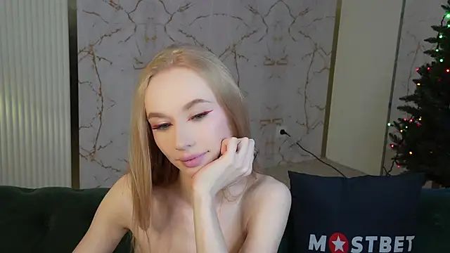 Snapshot of Amelia_Blaze chatting on December 17, 5:18 am Amelia Blaze online show from December 17, 5:18 am
