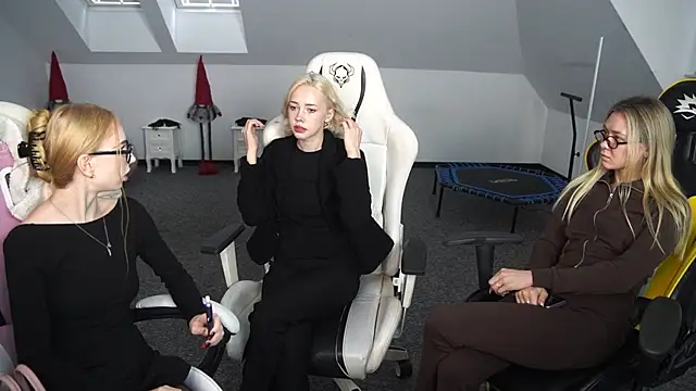 Snapshot of Amelia_Blaze chatting on October 16, 10:38 am Amelia Blaze online show from October 16, 10:38 am