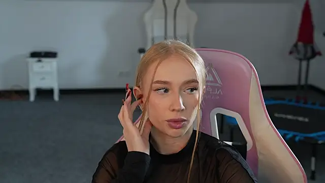 Snapshot of Amelia_Blaze chatting on October 23, 10:36 am Amelia Blaze online show from October 23, 10:36 am