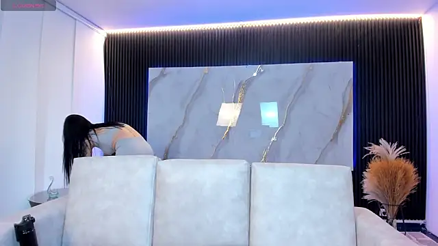 charlottewhitte online show from December 17, 11:38 am