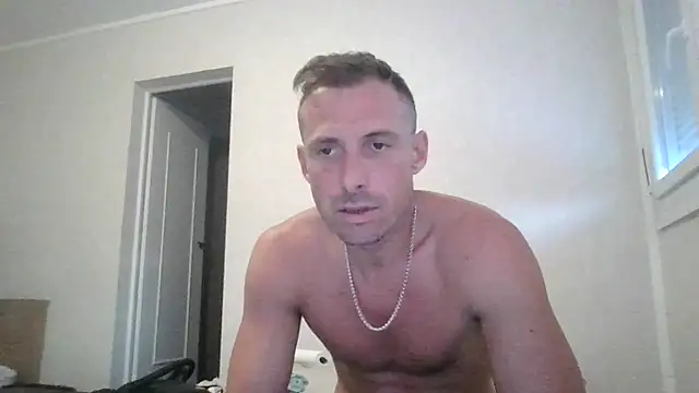 Snapshot of sebcucold chatting on May 1, 7:18 pm sebcucold online show from May 1, 7:18 pm