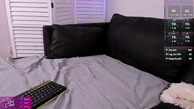 Snapshot of Janes_Art chatting on December 14, 7:14 pm Janes Art online show from December 14, 7:14 pm