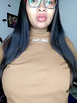 Snapshot of chalohott chatting on July 21, 11:34 am chalohott online show from July 21, 11:34 am