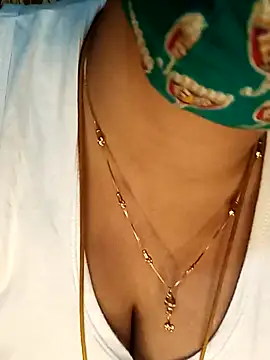 Snapshot of tuttifrutti17 chatting on January 4, 5:47 pm tuttifrutti17 online show from January 4, 5:47 pm