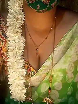 Snapshot of tuttifrutti17 chatting on February 16, 5:26 pm tuttifrutti17 online show from February 16, 5:26 pm