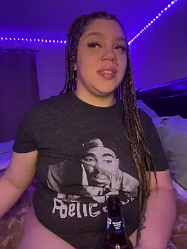 Snapshot of QueenNuttCollector chatting on December 21, 1:58 am QueenNuttCollector online show from December 21, 1:58 am