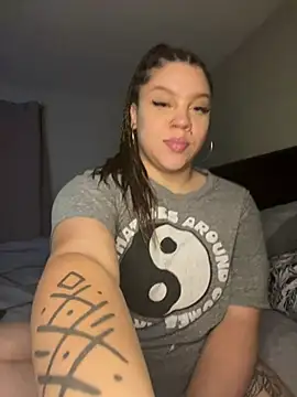 Snapshot of QueenNuttCollector chatting on January 7, 1:17 am QueenNuttCollector online show from January 7, 1:17 am