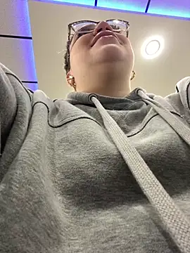 Snapshot of QueenNuttCollector chatting on February 15, 4:23 pm QueenNuttCollector online show from February 15, 4:23 pm