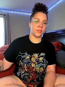 Snapshot of QueenNuttCollector chatting on October 1, 2:45 pm QueenNuttCollector online show from October 1, 2:45 pm