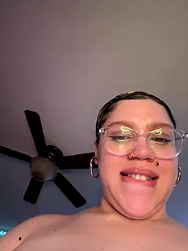 Snapshot of QueenNuttCollector chatting on November 12, 3:18 am QueenNuttCollector online show from November 12, 3:18 am