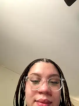 Snapshot of QueenNuttCollector chatting on November 18, 5:28 pm QueenNuttCollector online show from November 18, 5:28 pm