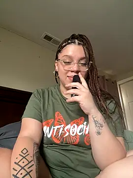 Snapshot of QueenNuttCollector chatting on November 19, 5:24 pm QueenNuttCollector online show from November 19, 5:24 pm