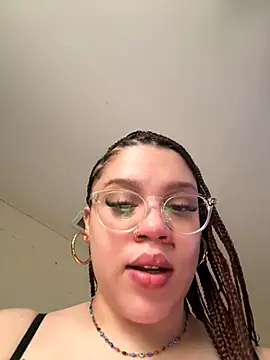 Snapshot of QueenNuttCollector chatting on November 21, 5:11 pm QueenNuttCollector online show from November 21, 5:11 pm