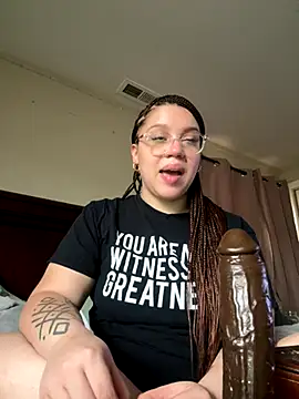 Snapshot of QueenNuttCollector chatting on November 25, 6:19 pm QueenNuttCollector online show from November 25, 6:19 pm