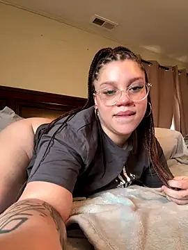 Snapshot of QueenNuttCollector chatting on December 13, 7:53 pm QueenNuttCollector online show from December 13, 7:53 pm