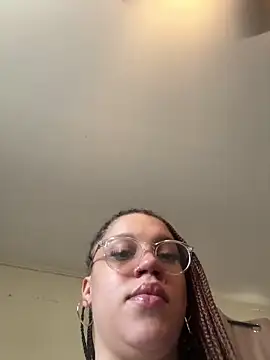 Snapshot of QueenNuttCollector chatting on December 16, 5:07 pm QueenNuttCollector online show from December 16, 5:07 pm