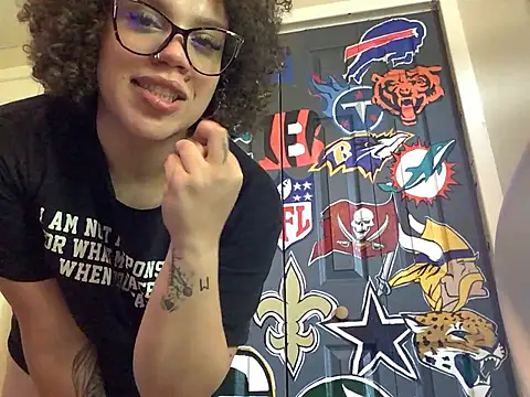 Snapshot of QueenNuttCollector chatting on June 11, 4:38 pm QueenNuttCollector online show from June 11, 4:38 pm