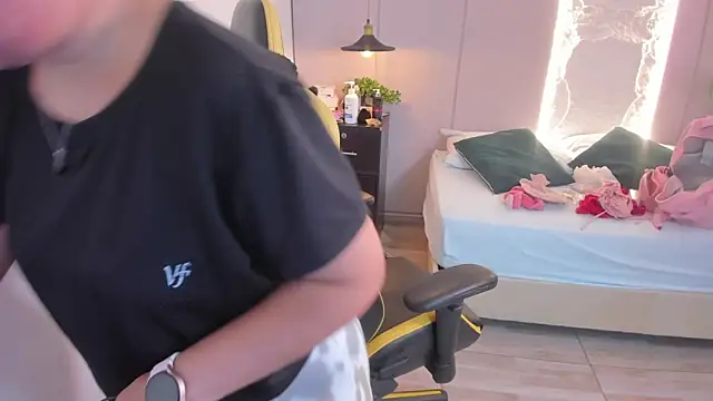 izaro22 online show from December 21, 8:10 pm