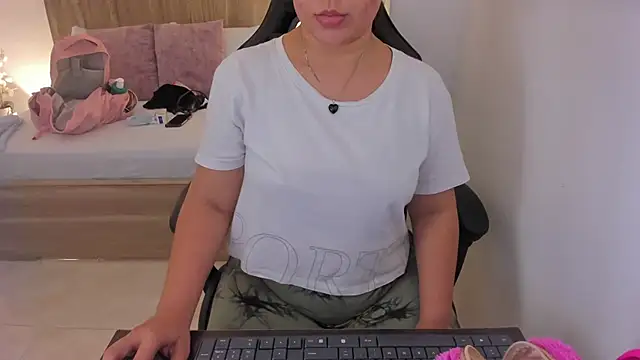 izaro22 online show from February 7, 7:06 pm