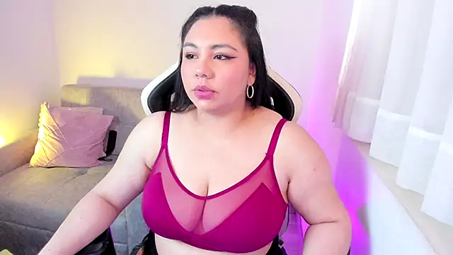 ambar-wells online show from November 4, 4:06 pm