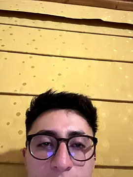 Snapshot of CamiRojas_boy chatting on September 9, 4:45 am CamiRojas boy online show from September 9, 4:45 am