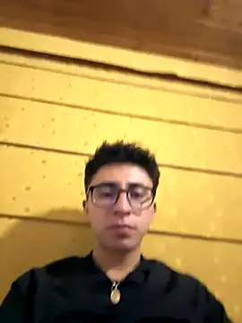 Snapshot of CamiRojas_boy chatting on September 23, 4:04 am CamiRojas boy online show from September 23, 4:04 am