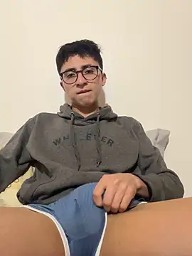 Snapshot of CamiRojas_boy chatting on October 10, 4:11 am CamiRojas boy online show from October 10, 4:11 am