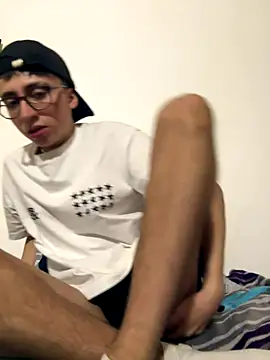 Snapshot of CamiRojas_boy chatting on October 20, 3:40 am CamiRojas boy online show from October 20, 3:40 am