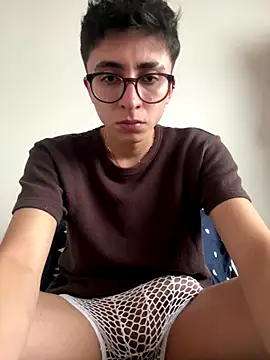 Snapshot of CamiRojas_boy chatting on October 21, 8:53 pm CamiRojas boy online show from October 21, 8:53 pm