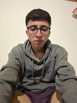 Snapshot of CamiRojas_boy chatting on November 5, 4:12 am CamiRojas boy online show from November 5, 4:12 am