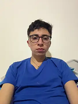 Snapshot of CamiRojas_boy chatting on December 1, 4:17 am CamiRojas boy online show from December 1, 4:17 am