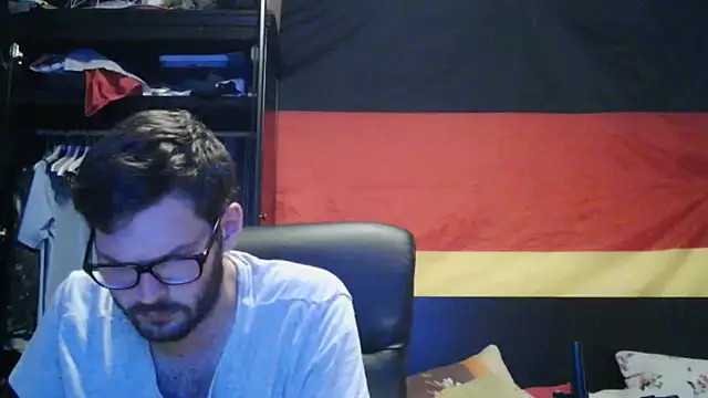 Snapshot of Die-geile-Sau chatting on June 25, 8:24 pm Die-geile-Sau online show from June 25, 8:24 pm