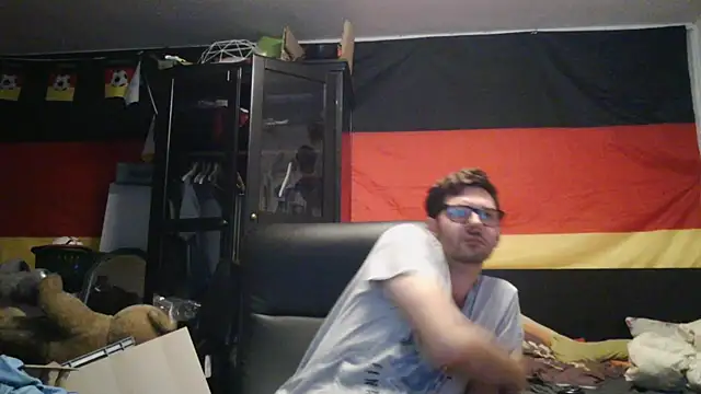 Snapshot of Die-geile-Sau chatting on July 1, 8:30 pm Die-geile-Sau online show from July 1, 8:30 pm