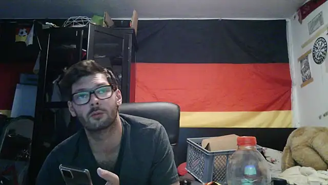Snapshot of Die-geile-Sau chatting on July 6, 7:05 pm Die-geile-Sau online show from July 6, 7:05 pm