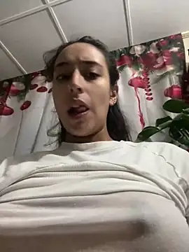 Snapshot of Vaiolet_a chatting on December 6, 11:57 pm Vaiolet a online show from December 6, 11:57 pm