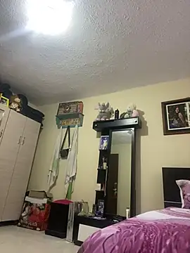 Snapshot of Vaiolet_a chatting on December 12, 10:31 pm Vaiolet a online show from December 12, 10:31 pm