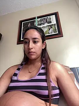 Snapshot of Vaiolet_a chatting on January 15, 6:19 pm Vaiolet a online show from January 15, 6:19 pm