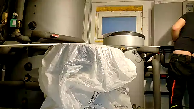 Snapshot of Nikeyone2 chatting on December 14, 2:53 pm Nikeyone2 online show from December 14, 2:53 pm