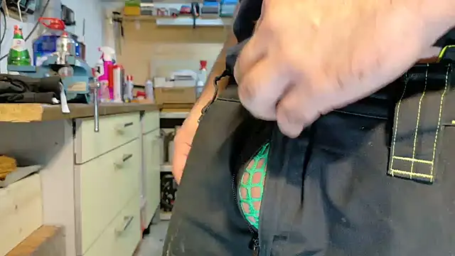 Snapshot of Nikeyone2 chatting on December 19, 7:51 am Nikeyone2 online show from December 19, 7:51 am