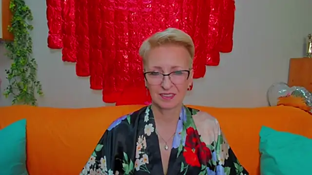 iamyourdream89 online show from February 13, 12:01 pm