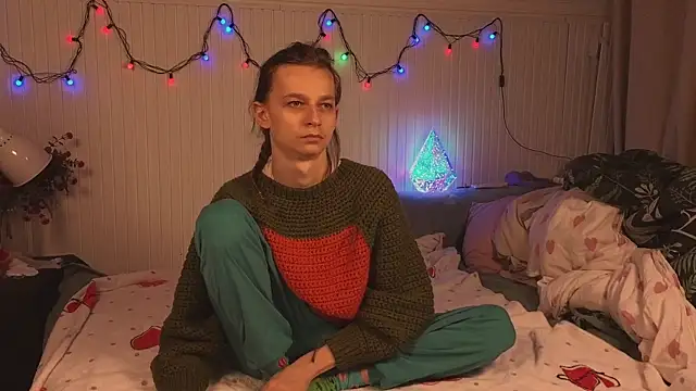 Frank Fraer online show from December 3, 4:05 pm