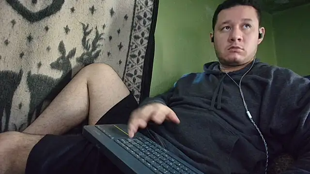 sweet cock28 online show from May 29, 3:21 pm