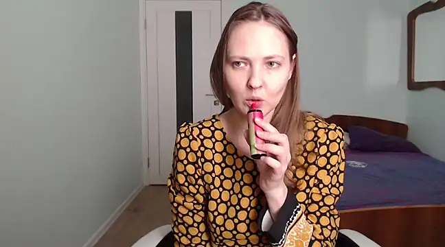 Snapshot of VioletLily chatting on February 27, 1:07 pm VioletLily online show from February 27, 1:07 pm