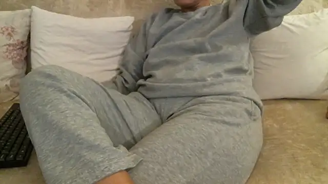 Snapshot of mysteriouscouple001 chatting on December 22, 4:59 pm mysteriouscouple001 online show from December 22, 4:59 pm