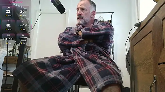 Snapshot of DaddybearVLC chatting on March 24, 3:06 pm DaddybearVLC online show from March 24, 3:06 pm